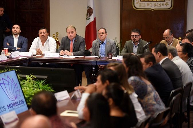 Durante el acto de integración de un grupo de trabajo entre el equipo de transición del Presidente electo y el gobierno estatal, así como diputados federales y locales y alcaldes en funciones y electos