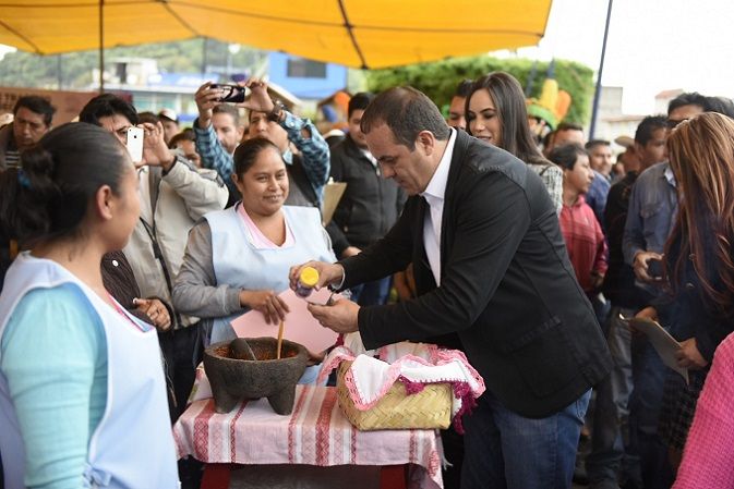 Anunció que en esta nueva etapa de Morelos se pondrá en marcha un plan de reactivación económica y social en la entidad, el cual incluye la reapertura del Aeropuerto Mariano Matamoros, ubicado en Temixco, y una nueva central de autobuses