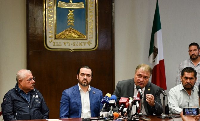 “El comisionado no ha presentado la renuncia ni la va a presentar, tiene todo el respaldo del gobernador (Cuauhtémoc Blanco Bravo) y el respaldo total del Ejecutivo”, aseguró el funcionario durante una conferencia de prensa para desmentir al legislador morenistas ante la crisis que provocó el anuncio mañanero