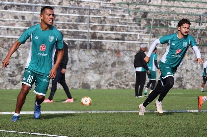 ​Rodolfo Salinas, originario de Gómez Palacio, Durango, jugó el torneo anterior con los Toros de Celaya; antes pasó por las filas del Atlas, aunque fue en Santos Laguna donde consiguió 2 títulos de Liga MX. Su carrera la inició en las fuerzas básicas de San Luis, equipo que le dio oportunidad en el profesionalismo