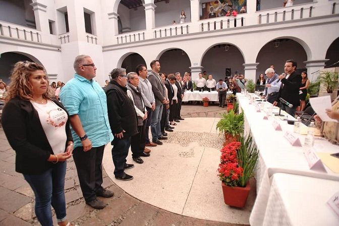 reconoció que Cuernavaca vive momentos complejos que requieren de la participación de todos, con un trabajo eficiente y de responsabilidad, para que “unidos reconstruyamos nuestra ciudad”.