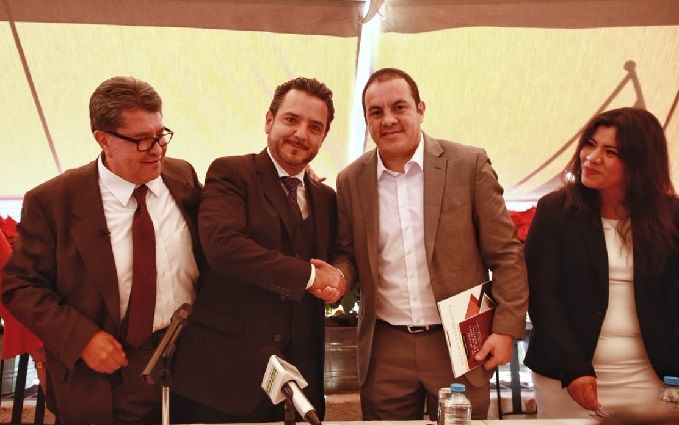 Este encuentro se dio gracias a la intervención del senador Ricardo Monreal Ávila, coordinador del Grupo Parlamentario de Morena en el Senado de la República, quien tuvo que venir a Morelos para que “El Cuau” accediera reunirse con “El Lobito”, a quien se ha negado a recbir y reconocer con el alcalde de Cuernavaca