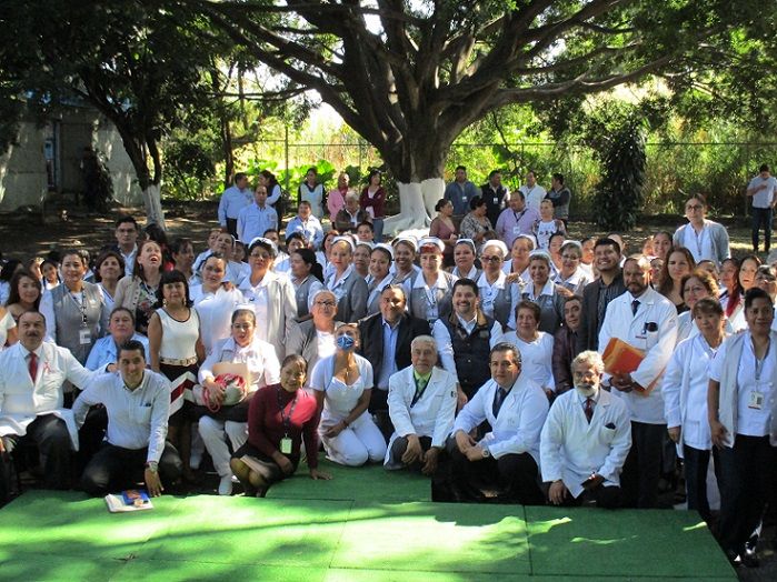 En evento celebrado en las instalaciones de la Clínica Hospital de Cuautla, Schiaffino Pérez subrayó que las enfermeras y enfermeros del ISSSTE “son el binomio perfecto en la atención de los pacientes”, a lo que agregó que en ISSSTE en Morelos está en la misma línea de trabajo que el Presidente Andrés Manuel López Obrador y el Director General del Instituto, Luis Antonio Ramírez Pineda, en cuanto a que la salud es un tema prioritario para el gobierno federal de la Cuarta Transformación