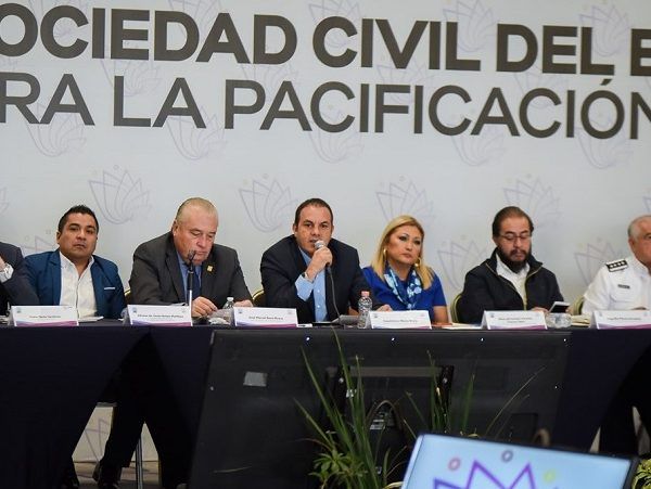 “Aquí ya no hay partidos políticos, lo que importa es la sociedad. Hoy tenemos una gran oportunidad de hacer de Morelos uno de los mejores estados”; la tarea se va a cumplir con la unidad de todos los sectores sociales y el trabajo conjunto con las autoridades, señaló en este encuentro, que se registró a casi cuatro meses de haber asumido el cargo de gobernador
