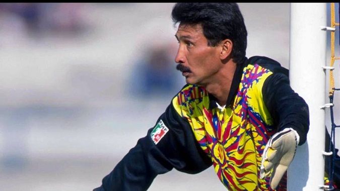 El gran portero mexicano murió a los 58 años de edad, e ingresó al hospital a principios de esta semanal por el padecimiento antes referido, lo que le provocó un paro cardiaco, mismo que le quitó la vida, confirmaron sus familiares la mañana de este jueves