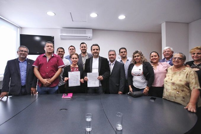 El documento fue recibido por la presidenta de la Comisión de Hacienda, Presupuesto y Cuenta Pública, diputada Rosalina Mazarí Espín, quien hizo un reconocimiento público al Cabildo de Cuernavaca por el esfuerzo que hizo para entregar conforme a los tiempos que marca la Ley