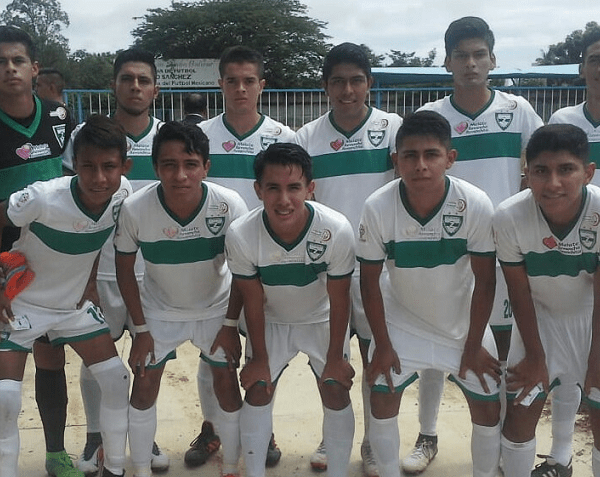 Los Guerreros Periecues en la cancha de la Unidad Deportiva Mariano Matamoros de Xochitepec se llevan la victoria en la recta final del juego para llevarse las tres unidades en juego y que dejaron escapar los de casa en una mala tarde para los jóvenes cañeros
