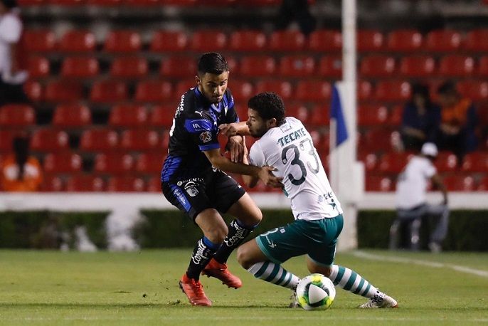 El Zacatepec planteó un partido ofensivo. Al minuto 1, después de un desvío del ecuatoriano José Cortez, estuvieron cerca del primer gol de la noche. Sin embargo, la anotación llegaría al minuto 15, después de un centro al área que logró empujar el experimentado defensa Leobardo López