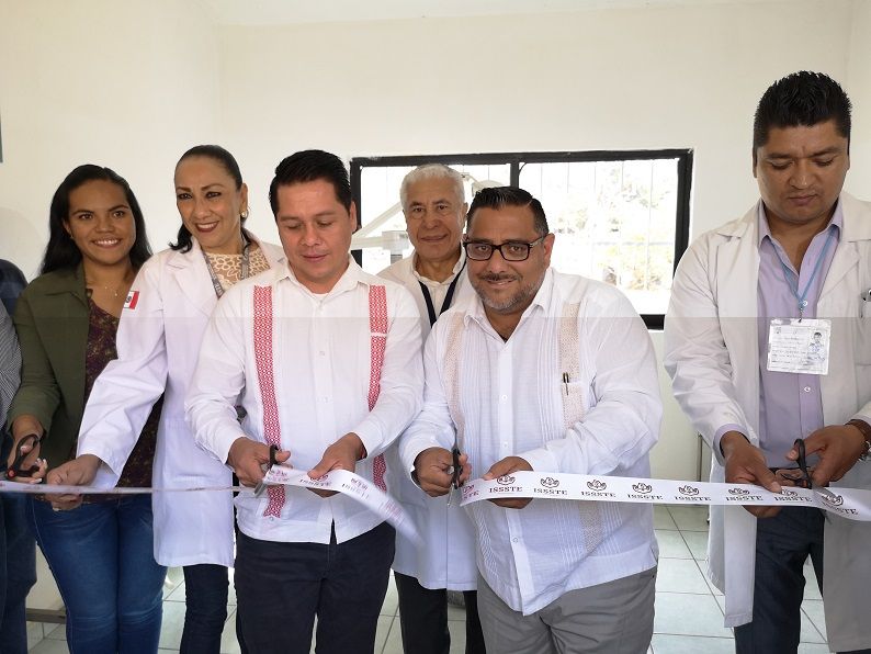 Previo al corte inaugural, la dependencia federal realizó una Feria de la Salud, en la que fue atendida población derechohabiente del Instituto y habitantes del municipio, en cuanto a acciones preventivas de salud, como tomas de presión arterial, glucosa y antígeno prostático