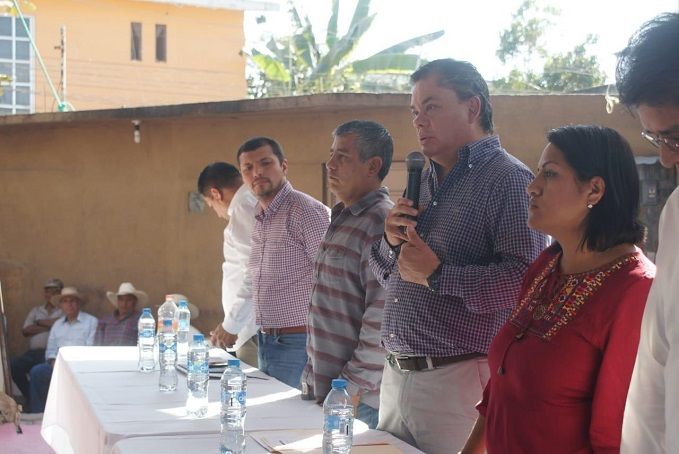 Rafael Reyes expuso que de los 597 millones de pesos que dejó la administración municipal 2016-2018 como deuda global, más de 44 millones de pesos forman parte del pasivo de sueldos y salarios a trabajadores de confianza, sindicalizados, jubilados y pensionados, así como del régimen de honorarios, aunque dijo que, en el caso del personal de base, era fundamental sostener una reunión para transparentar las cifras y hacer patente la disposición de cubrir al 100% el haber