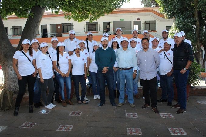 Con la consigna de “cero corrupción” y la obligación de trabajar de manera honesta en la aplicación de los reglamentos municipales, el Secretario del Ayuntamiento, Erick Santiago Romero Benítez, presentó a los nuevos inspectores municipales