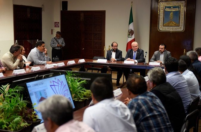 Encabezaron la reunión “informativa”, Hugo Eric Flores Cervantes, delegado federal para los Programas de Bienestar Social en Morelos, y José Manuel Sanz Rivera, jefe de la Gubernatura