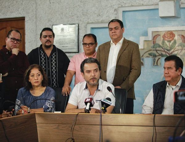 Dijo que el Gobierno del Estado ha traicionado a Cuernavaca, a través de esas acciones, porque en lugar de continuar con la búsqueda de una coordinación en favor de la seguridad y tranquilidad de la ciudadanía, hizo lo contrario
