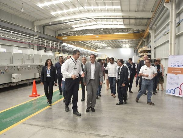agradeció a la Saint-Gobain por seguir manteniendo la confianza para desarrollar inversiones, las cuales generarán empleo y derrama económica para la entidad; indicó que su gobierno se ha trazado la meta de reactivar la entidad en todos los sectores, incluido el económico, pese a que recibió una administración en bancarrota