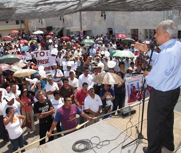 En su calidad de dirigente del Movimiento de Regeneración Nacional (MORENA), el hoy presidente de la República se comprometió a defender a los pueblos de Morelos para evitar que le impongan construcciones que los afecten