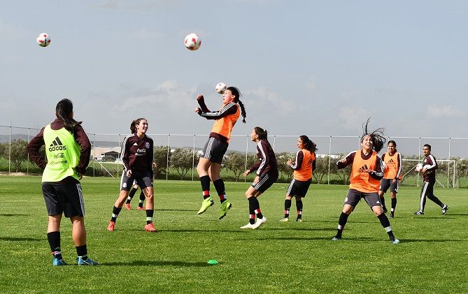 Durante esa actuación el conjunto que dirigió Leonardo Cuéllar cosechó tres victorias y un empate, producto de enfrentar a las representaciones de Sudáfrica, República Checa, Bélgica e Italia. La entrenadora del equipo azurri Milena Bertolini convocó a 25 futbolistas