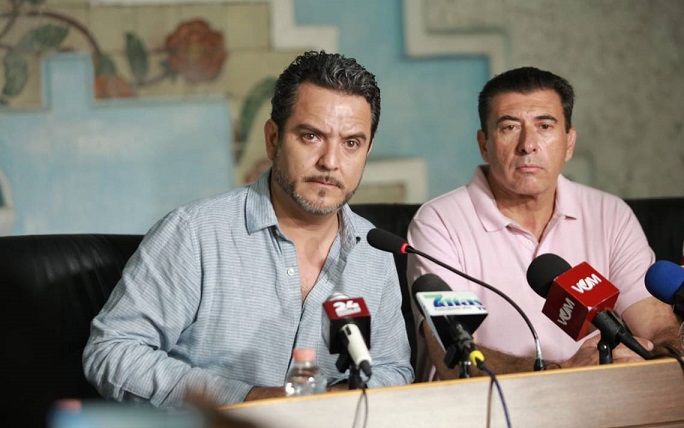 El investigador Schmid, en 1988, aportó más elementos para comprender qué es el terrorismo. Entre ellos se encuentran el que los actos terroristas son perpetrados por individuos o grupos clandestinos cuyos blancos directos no son los principales, sino son víctimas elegidas al azar y usadas para enviar un mensaje. Las víctimas son puestas en peligro y afectadas para manipular al destinatario final del mensaje que los agresores pretenden hacer llegar y a la audiencia que se entera de acto cometido.