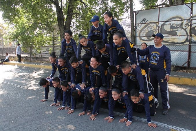 Además, a los participantes de esta caminata, previo a ello se dio el clásico calentamiento con las actividades de zumba con varias instructoras quienes pusieron a bailar a todos los participantes, y ello fue motivando a las familias a caminar por esta zona, además de que también pudieron hacerlo en bicicletas de forma alterna y como parte de la difusión a la practica recreativa y deportiva