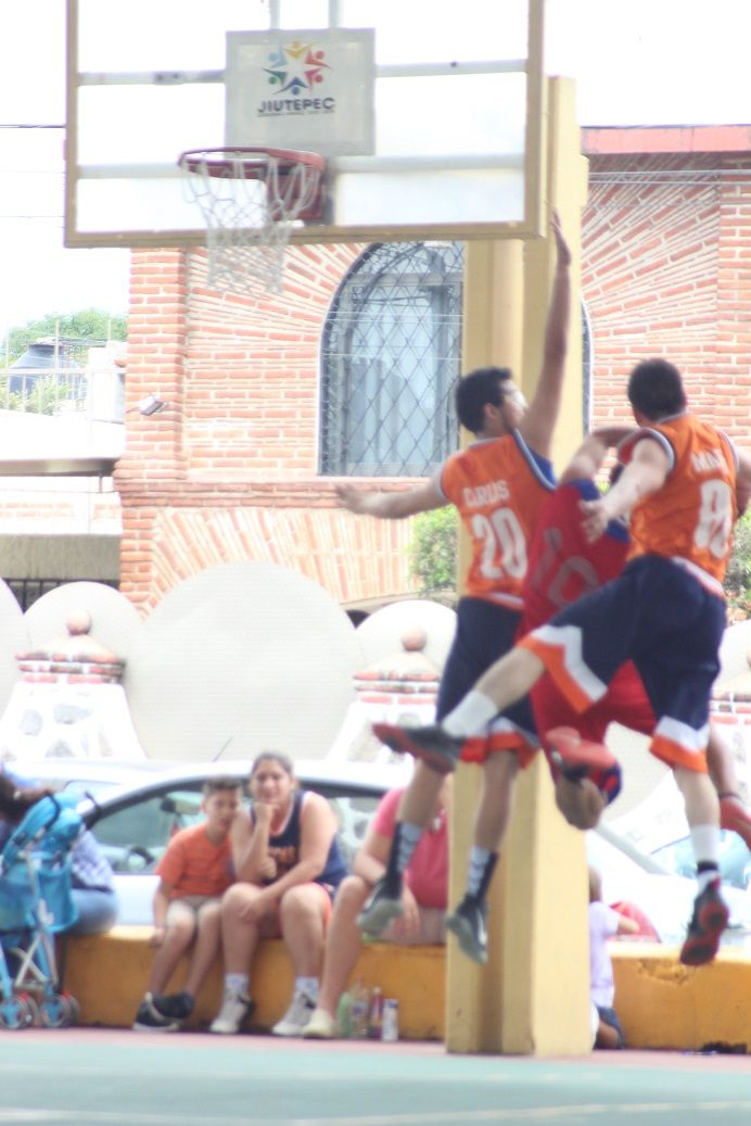 Serán un total de siete compromisos de la tercera jornada del torneo 2019 en la cancha del Parque Denver, mismos que inician a partir del medio día con el juego entre los equipos de Pitirijas Básquetbol y Stars, conjuntos que buscan sus primeros puntos del certamen, el cual cuenta ya con 15 escuadrones dispuestos a buscar el título de campeones en Ahuatlán
