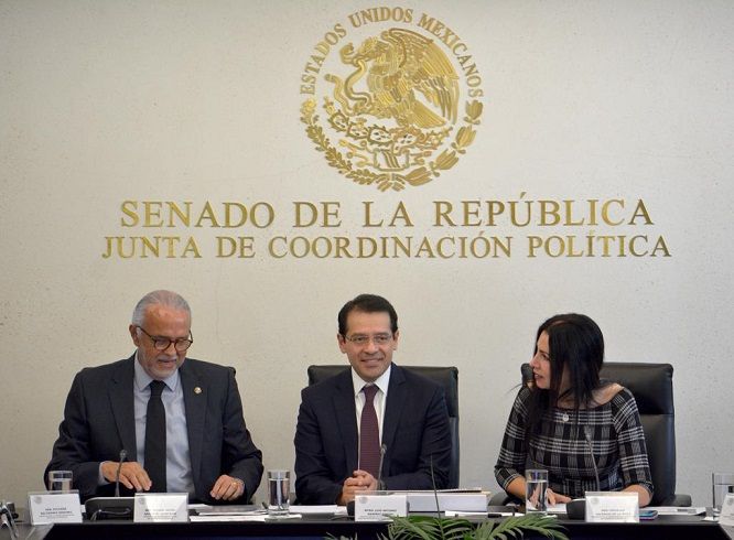 Durante la comparecencia ante las Comisiones Unidas de Salud y Seguridad Social del Senado de la República, el titular del Instituto solicitó el apoyo a los legisladores para impulsar reformas como educación nutricional desde niveles básicos en las escuelas, iniciativas que garanticen el acceso a alimentos saludables, y así enfrentar los desafíos que se le presentan al ISSSTE en materia de salud, ya que el gasto para atender enfermedades crónico-degenerativas es aproximadamente de 20 mil millones de pesos