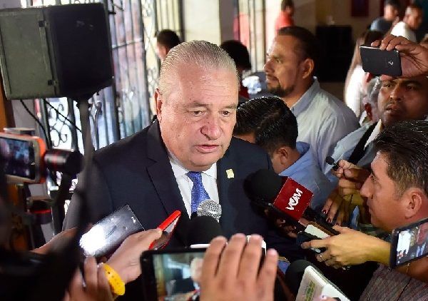 “La respuesta del comisionado de Seguridad Pública Federal, Alfonso Durazo, ha sido positiva y yo espero que al final de esta semana ya nos envíen los elementos de la Policía Federal y también ministerios públicos federales”, indicó el jefe de la Gubernatura, José Manuel Sanz Rivera