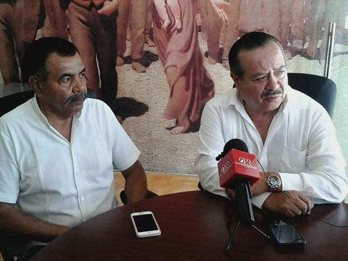 De inmediato, en pleno extraodinario, los secretarios generales de los sindicatos nacionales y estatales adheridos a la Confederación de Trabajadores de México (CTM) eligieron como su nuevo líder a Andrés Tufiño Barrera