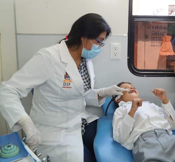 Orquídea Álvarez, en su diálogo con familias del lugar que le agradecieron su presencia con ese tipo de servicios, ofreció regresar cuantas veces sea necesario con la "Caravana de la Salud", porque "las familias lo valen