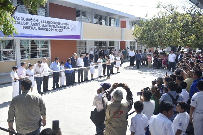 Al entregar la rehabilitación de la escuela primaria urbana federal Narciso Mendoza de Cuautla, la cual sufrió graves afectaciones a causa del sismo del 19 de septiembre del 2017, aseguró que la demora en la reconstrucción se debió al desvío de recursos de la anterior administración