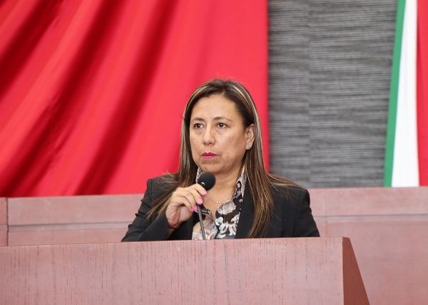 “María Fernanda, Kenia, Alma Iris, Sandy, Fernanda, Vanessa, son sólo algunas de las jóvenes morelenses que han sido separadas de sus familias y han sido asesinadas por el simple hecho de ser mujeres, son solo algunas de las jóvenes estudiantes morelenses que han sido víctimas de la violencia feminicida que tiene a nuestro estado entre los más peligrosos para vivir, siendo mujer, siendo joven y siendo estudiante”, lamentó