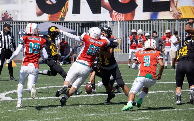 Sebastián Solorzano logró un avance significativo para dejar en una buena posición de terreno para Colegio Once, que después de un par de jugadas, con un gran acarreo de 55 yardas, Salvador Moreno logró apuntarse los primeros seis puntos del partido, mientras que Diego González se apunta el punto extra, por lo que el marcador se colocó 07-00, cuando apenas los dos equipos se acomodaban en el emparrillado de juego