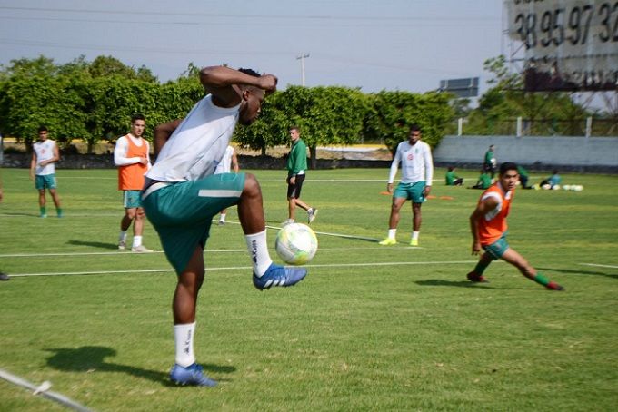 Los jugadores del equipo cañero, así como el cuerpo técnico de Ricardo Valiño, están conscientes que matemáticamente aún no están calificados, por lo que, para evitar especular con combinaciones de resultados, ayer reiniciaron su preparación pensando en cómo derrotar a la Jaiba Brava, equipo ya descendido a menos que cubran el monto que pide el sector de Ascenso MX para seguir en este circuito
