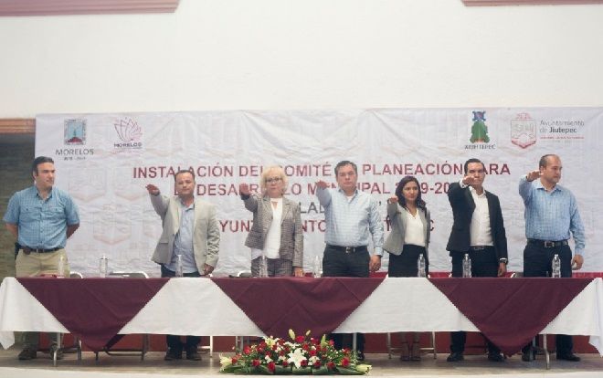 Destacó que hay tiempos de hacer gobierno y tiempos de hacer política, y la tarea en este momento es muy clara, atender en la medida de las posibilidades las demandas ciudadanas. Dijo que es hora de la reconciliación en Jiutepec y dejar atrás las confrontaciones políticas