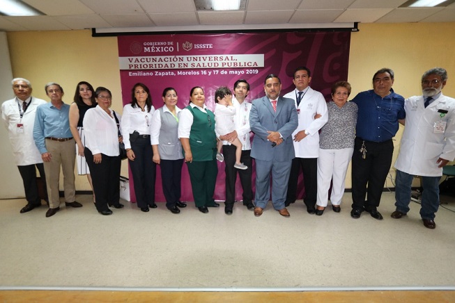 Felicitó a su equipo de colaboradores, principalmente de la Subdelegación Médica, por las acciones de capacitación que organizan para “actualizar a los profesionales de la salud, en temas referentes a inmunización y enfermedades prevenibles a través de la vacunación, con el propósito de mejorar la calidad de la asistencia otorgada a la población derechohabiente y no derechohabientes que la solicite”