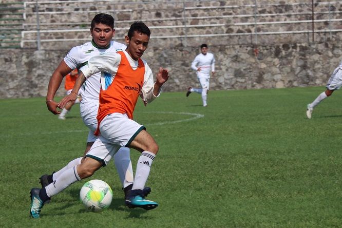 El turno en el primero de tres días fue para los jóvenes nacidos en 1996 y 1997. Al conformarse 2 equipos de 11 jugadores, comenzó el partido que se disputó a 2 tiempos de 35 minutos. Después se desarrollaron 2 juegos más