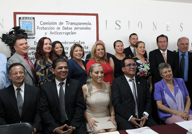 Al asistir a la toma de protesta de los integrantes de dicho Comité se congratuló de que este día, en el salón de Comisiones del Congreso de Morelos se haya dado un paso hacia adelante con la toma de protesta del Comité Ciudadano, ya que es un avance hacia la instalación del Sistema Estatal Anticorrupción, el cual, coordinará a las autoridades competentes en la prevención, detección, investigación y sanción de responsabilidades administrativas y hechos de corrupción