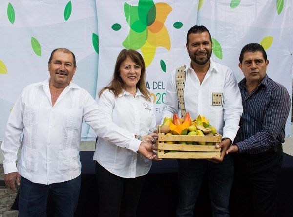 Margarita González Saravia, titular de la STyC, destacó que este tipo de festividades promueve la asistencia de turistas y visitantes de Morelos, Guerrero y Estado de México, tanto a Coatlán del Río como a los municipios aledaños, permitiendo que se genere una derrama económica importante entre los prestadores de servicios de la región