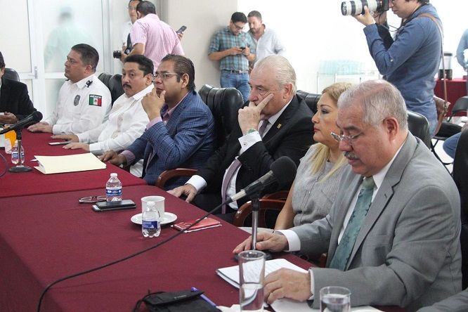 En tanto, el comisionado estatal de Seguridad, Almirante José Antonio Ortiz Guarneros, señaló que, tomando en cuenta el techo presupuestal 2019 de mil 98.4 millones de pesos y los requerimientos adicionales, la CES necesita una ampliación presupuestal de 777.3 millones