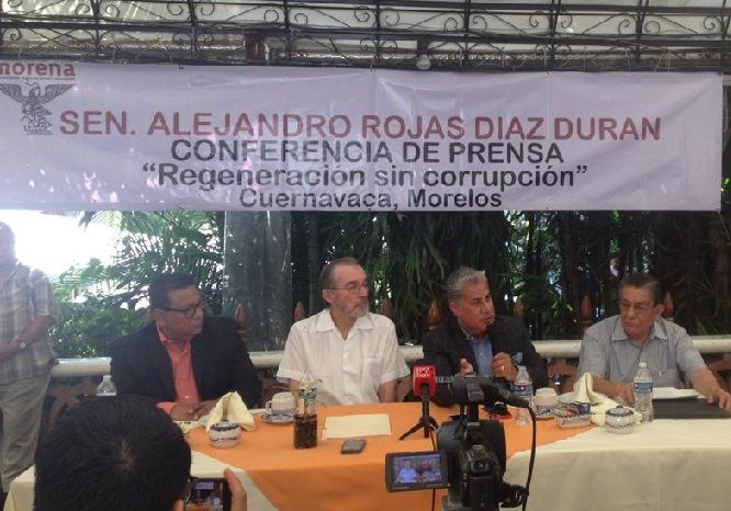 En conferencia de prensa y acompañado por el senador suplente Alejandro Rojas Díaz, quien busca la dirigencia del Movimiento de Regeneración Nacional, el empresario automotriz advirtió que los militantes de MORENA no van a permitir que continúe el apoderamiento del partido ni que continúe la actual dirigencia ilegítima y corrupta, que encabeza Gerardo Albarrán, cuya actuación obedece a atender los intereses de su jefe político, Rabindratha Salazar, y teniendo como operadores a Miguel Lucía Espejo y al senador Radamés Salazar