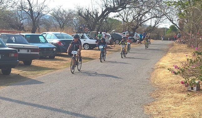 Por ello el serial de esta disciplina, que va logrando cada competencia crecer y con el entusiasmo de que en la próxima cita sea un número mayor, además de esta jornada deportiva, también se aportó la labor social de reforestar esta zona en la que se tuvo un ambiente de sana convivencia siendo la principal entusiasta Rosy Guerra, del grupo iniciativa DVIDA