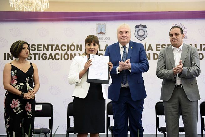El gobernador Cuauhtémoc Blanco convocó a la nueva fiscal a “trabajar de manera responsable y comprometida” para hacer frente a dicho “flagelo social que ofende y lastima a todo el país”. La creación de la Fiscalía Especializada para la Investigación y Persecución del Delito de Feminicidio da respuesta a un reclamo social con profesionalismo y apego a derecho los delitos de violencia de género, afirmó
