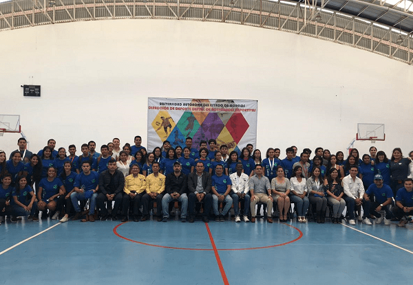 En la ceremonia de clausura se dieron cita diferentes autoridades de la Universidad Autónoma del Estado de Morelos (UAEM), quienes acompañaron a Álvaro Reyna Reyes, encargado del deporte universitario