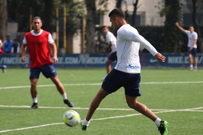 Dando una muestra de solidaridad, el defensor de doble nacionalidad (mexicana y americana) se compromete ante las cámaras a ser un jugador que ordene la zaga, que mande y ofrezca seguridad, pero sobre todo que ayude mucho a sus compañeros