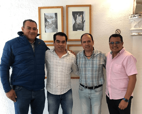 aprovecharon para entrablar una reunión de trabajo en la que se abordaron puntos muy importantes en materia de esta disciplina en la que estuvo presente Álvaro Reyna Reyes, director del deporte universitario, Vicente Ramírez Vargas, Director de la Facultad de Ciencias del Deporte, y Carlos Escobar Noriega, jefe del Departamento de Actividades Deportiva de la Asociación Morelense de Tae Kwon Do A.C.