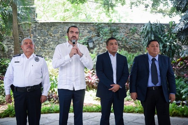 Asimismo, informaron que ambas institucionaes coadyuvan en la investigación y para identificar y detener a los responsables de las agresiones de la que fue objeto la diputada Erika García Zaragoza,quien resultó sólo con un “rozón” de bala, pese a que los sus agresores dispararon en contra de la camioneta en que viajaba 19 veces