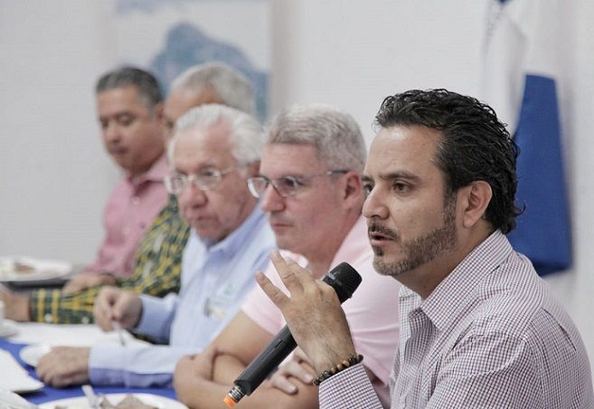 Al sostener una reunión de trabajo con los integrantes d el Consejo Directivo de la Canaco Cuernavaca, encabezados por Antonio Sánchez Purón, el presidnente municipal fue muy claro: "Lo que hagamos es por Morelos, no solo por Cuernavaca"