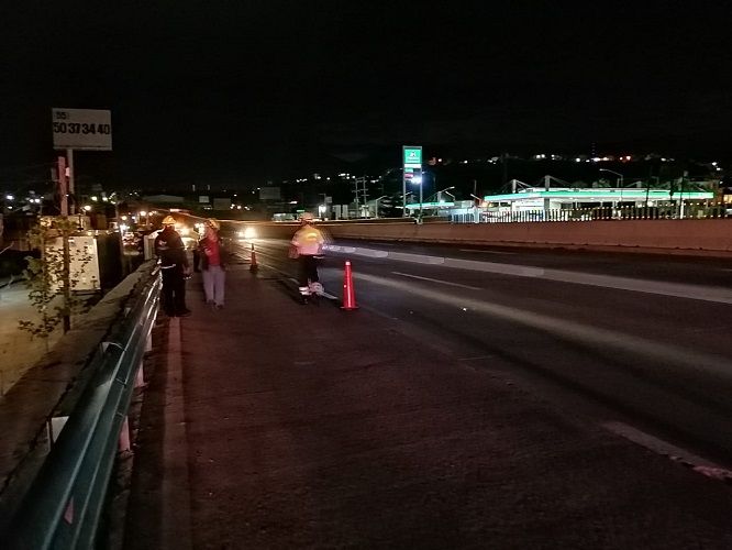 Casi de inmediato el Centro SCT Morelos cerró un tramo del primer carril (norte-sur) del Paso Exprés a la altura de la colonia Antonio Barona; mientras que trabadores de Capufe comenzaron a rellenar con arena al grieta, misma que apareció con la llega de las primera lluvias de la temporada