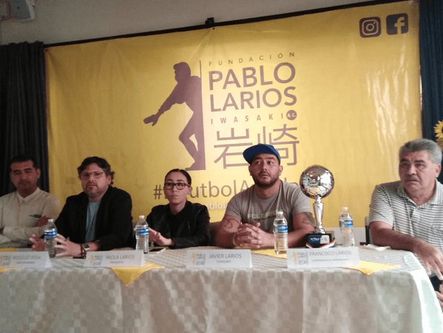 ablo Larios, nacido y hecho como futbolista en Zacatepec, se adelantó en el camino terrenal a principio de año en Puebla, a consecuencia de una complicación intestinal, pero hoy sale a la luz con fuerza y muy posicionado, gracias al esfuerzo de sus hijos, sus hermanos y el resto de la familia, que apuestan a llegar a los niños y jóvenes de la entidad y el día de mañana en el resto del país