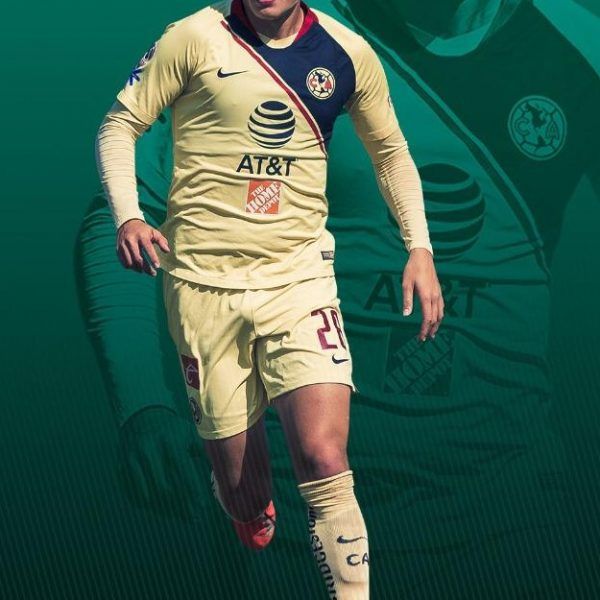 El defensa de 19 años, originario de Santa Cruz de Juventino Rosas, Guanajuato, inició su carrera en el Club Celaya de Tercera División, donde fue descubierto por el Club América que inmediatamente lo integró a sus Fuerzas Básicas. Con los azulcremas jugó Sub 17, Sub 20, y Liga Premier