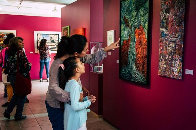 Margarita González Saravia, titular de la STyC, enfatizó que este programa tiene como objetivo convertirse en un instrumento de paz, así como fortalecer la descentralización de la cultura para transformar a los propios municipios en polos de desarrollo y expresión cultural en un marco de respeto de su identidad y costumbres