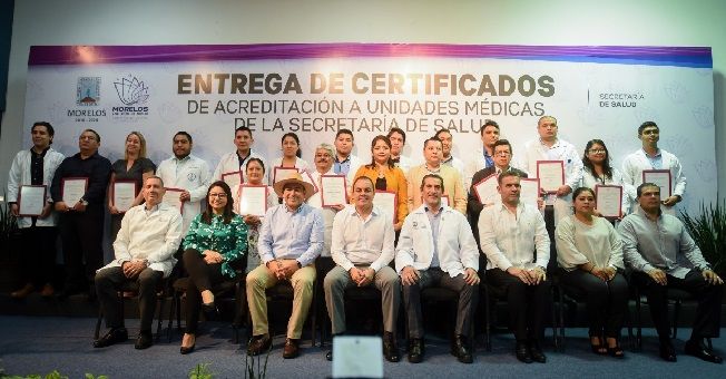 Lo anterior, al hacer entrega a 18 unidades médicas de la Secretaría de Salud los dictámenes de acreditación correspondientes al Catálogo Universal de Servicios de Salud (CAUSES) y el Fondo de Protección contra Gastos Catastróficos (FPCGC)